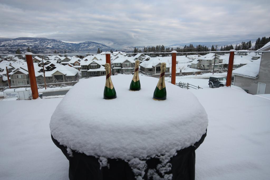 קלונה A Okanagan Lakeview Inn מראה חיצוני תמונה