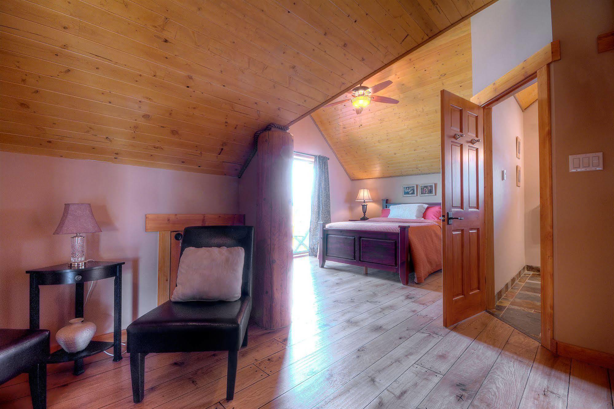 קלונה A Okanagan Lakeview Inn מראה חיצוני תמונה