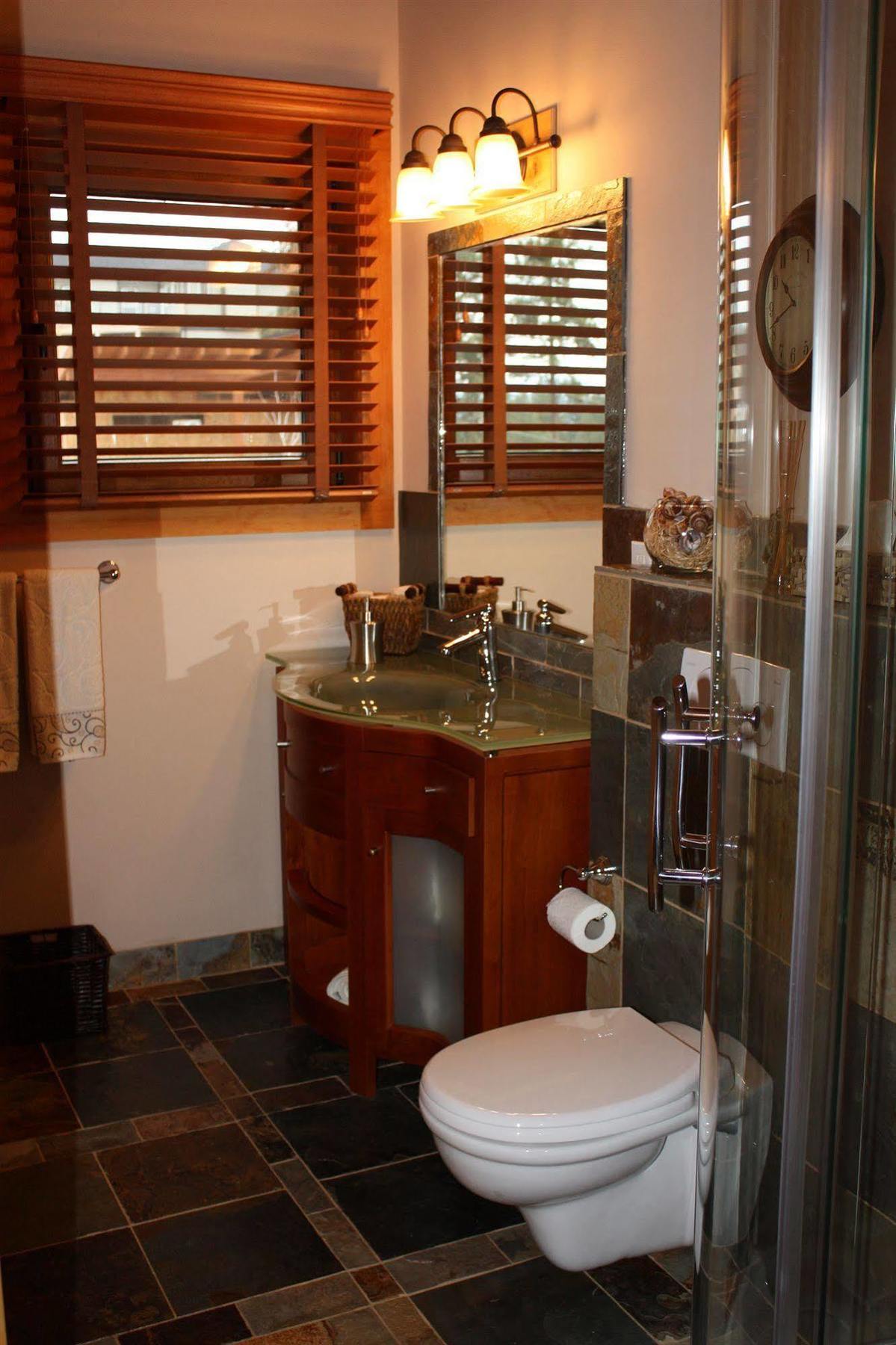 קלונה A Okanagan Lakeview Inn מראה חיצוני תמונה