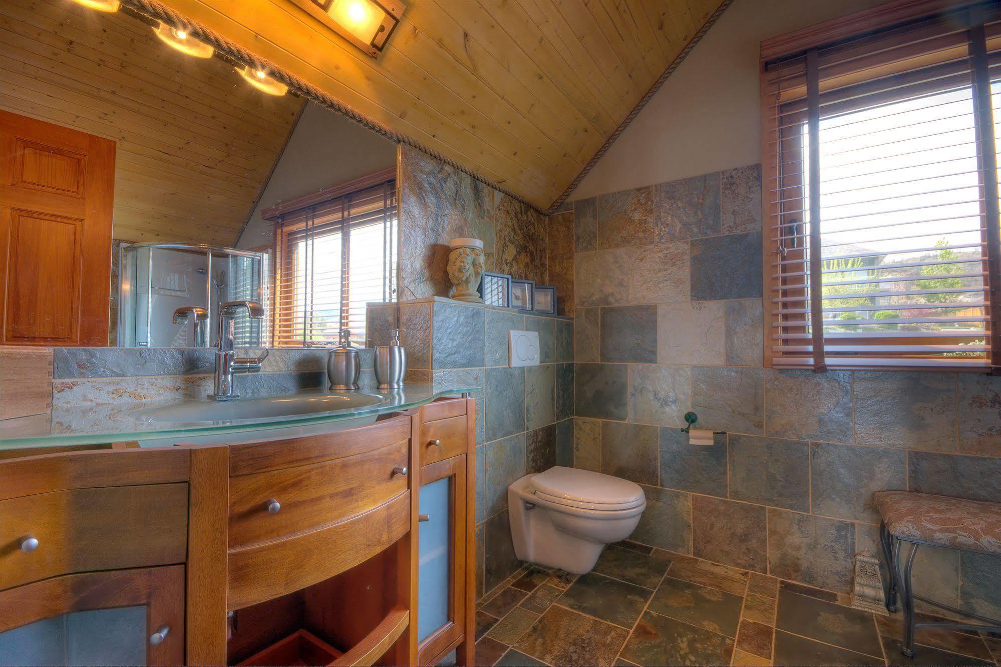 קלונה A Okanagan Lakeview Inn מראה חיצוני תמונה