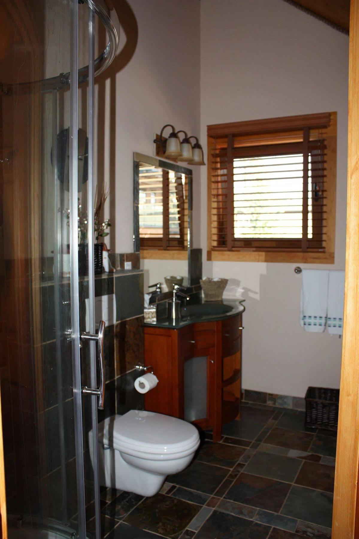 קלונה A Okanagan Lakeview Inn מראה חיצוני תמונה