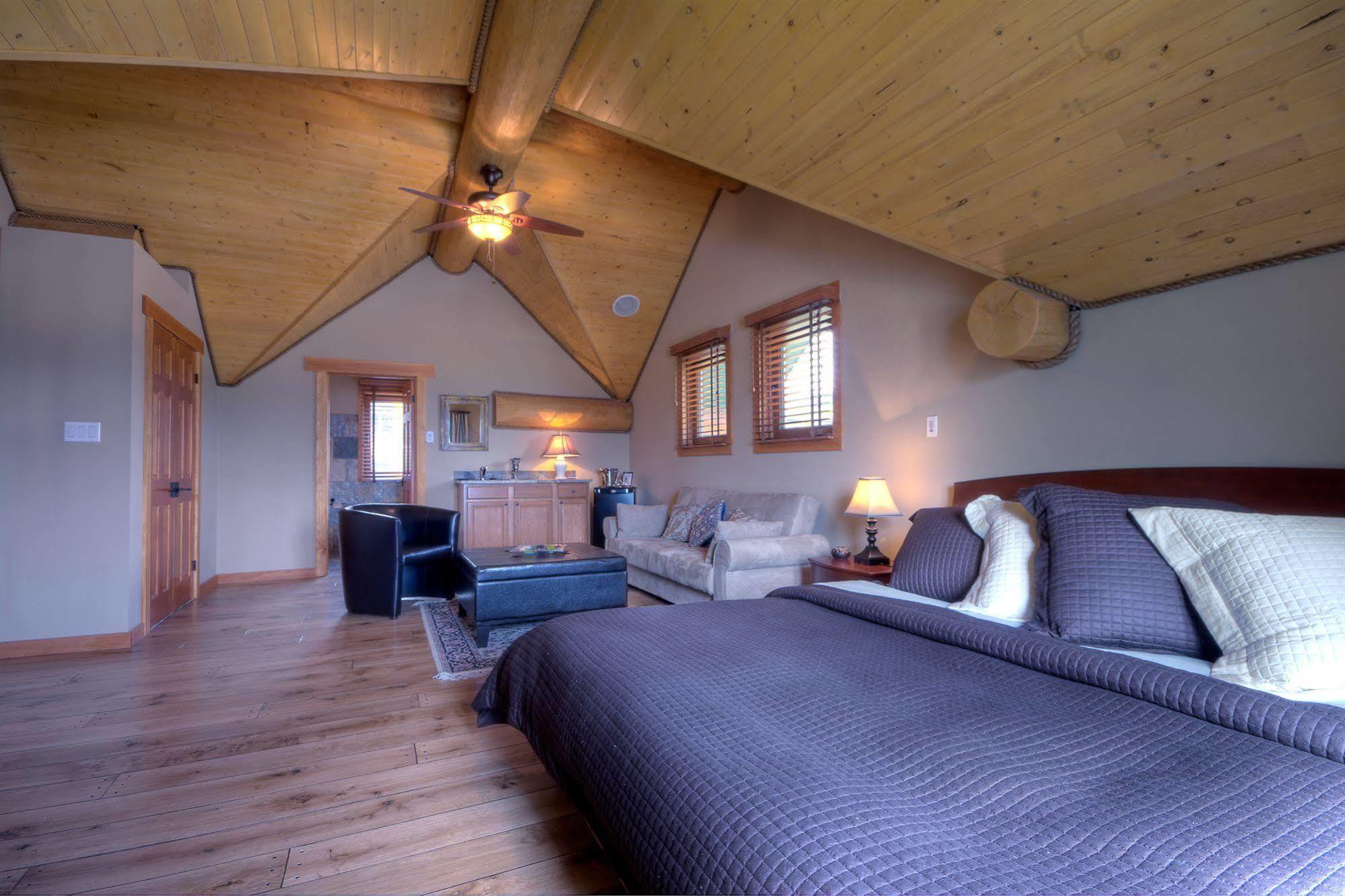 קלונה A Okanagan Lakeview Inn מראה חיצוני תמונה
