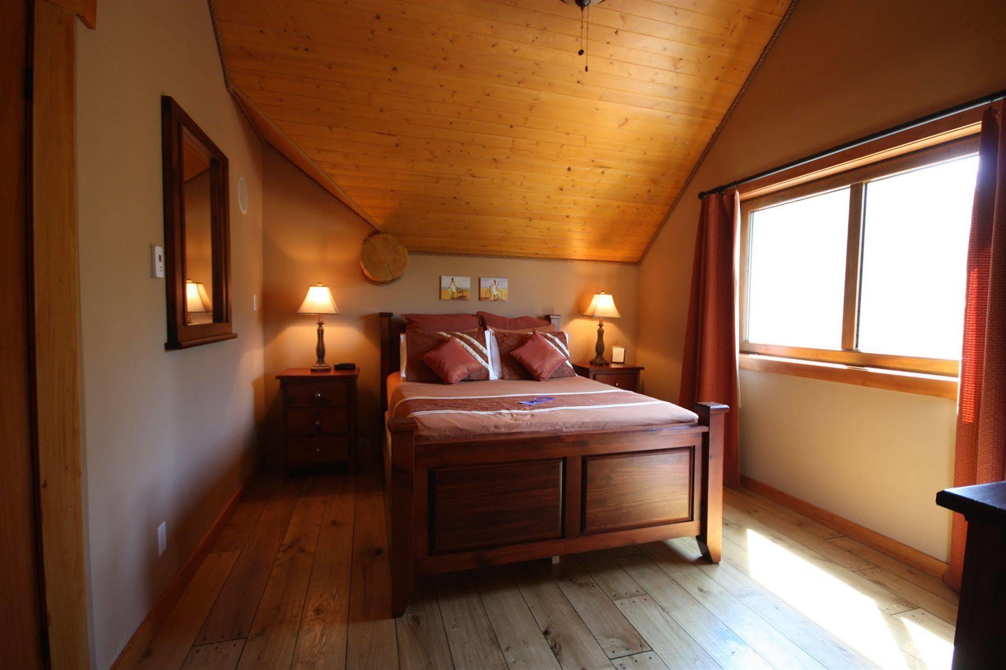קלונה A Okanagan Lakeview Inn מראה חיצוני תמונה