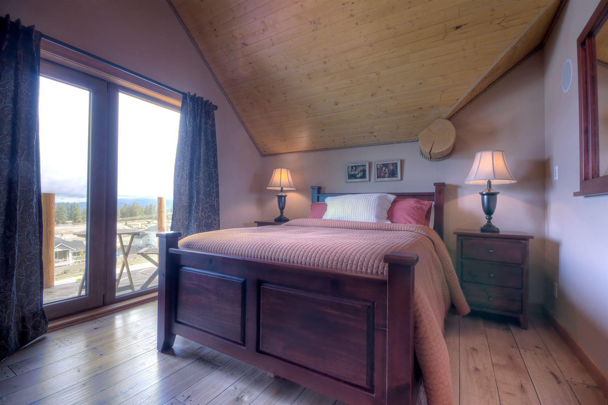 קלונה A Okanagan Lakeview Inn מראה חיצוני תמונה