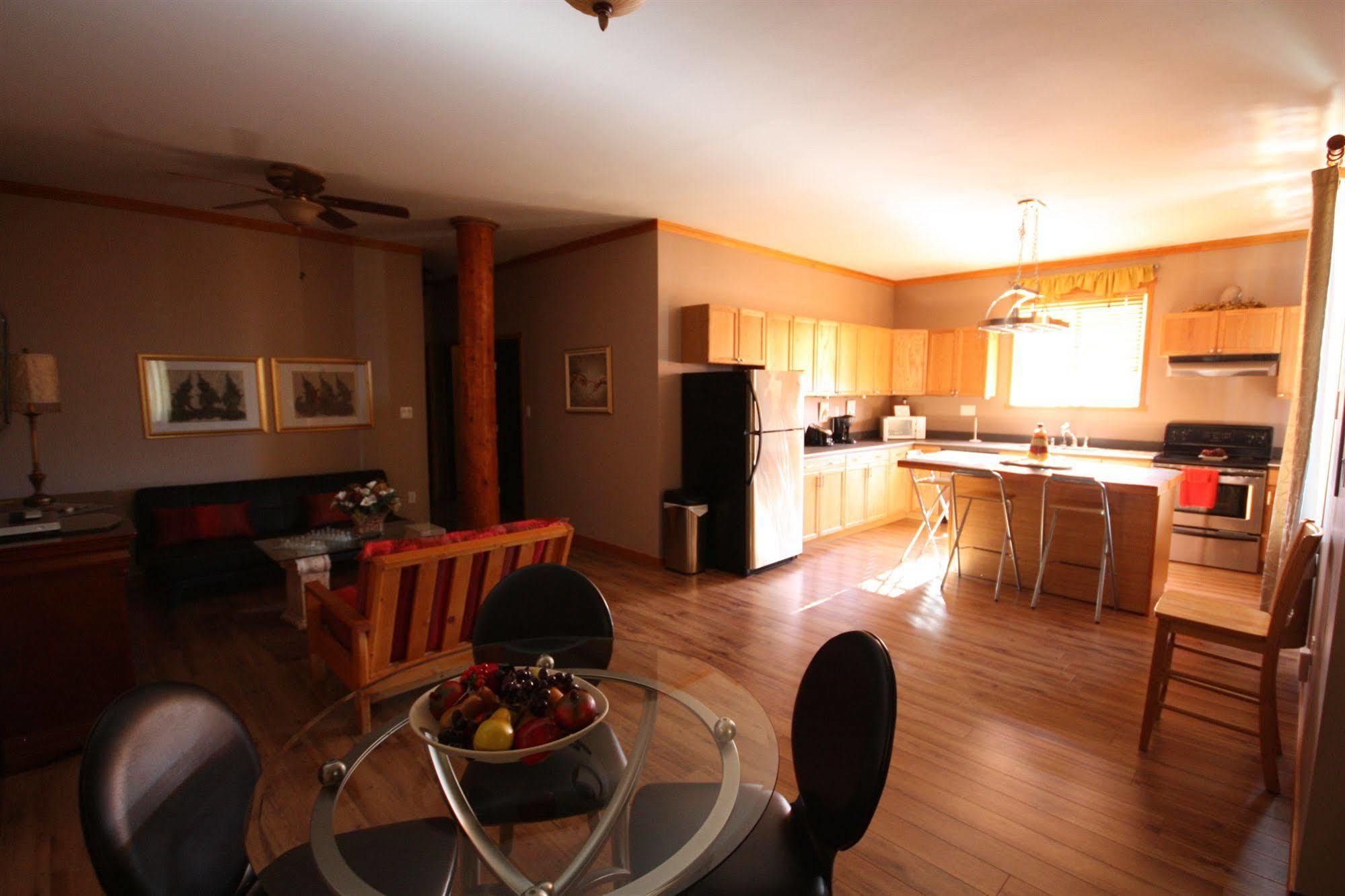 קלונה A Okanagan Lakeview Inn מראה חיצוני תמונה