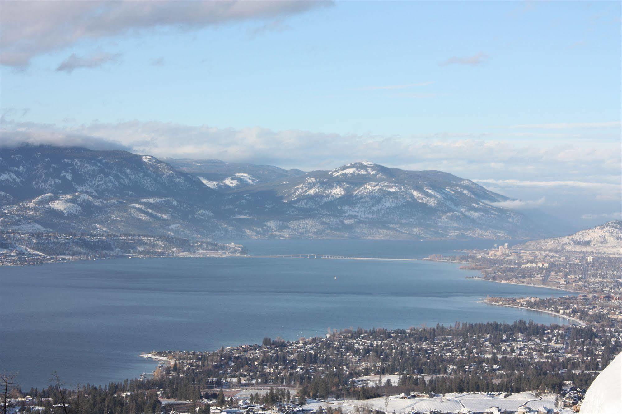 קלונה A Okanagan Lakeview Inn מראה חיצוני תמונה