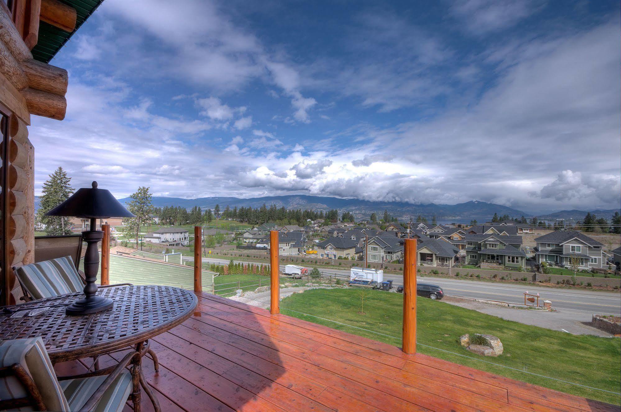 קלונה A Okanagan Lakeview Inn מראה חיצוני תמונה