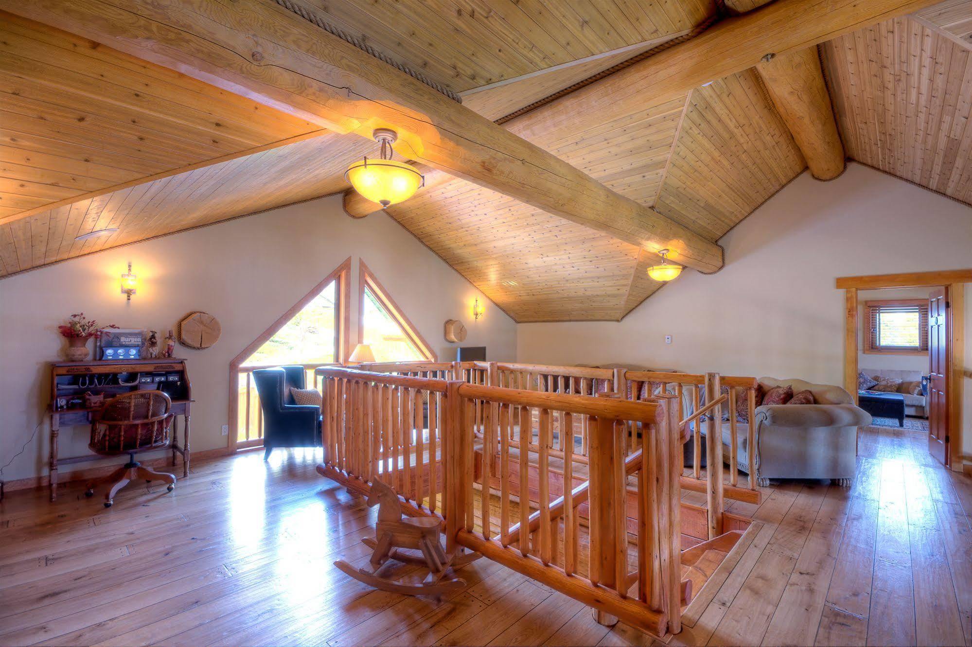 קלונה A Okanagan Lakeview Inn מראה חיצוני תמונה