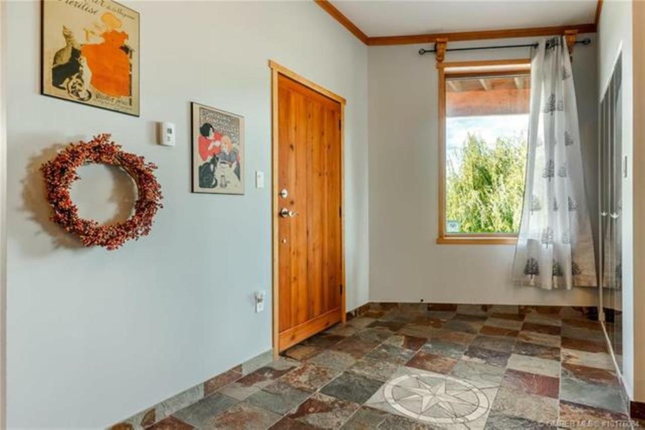 קלונה A Okanagan Lakeview Inn מראה חיצוני תמונה